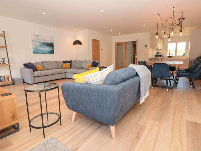 4 Court Terrace, Hillfield Village - 1116226 - photo 5
