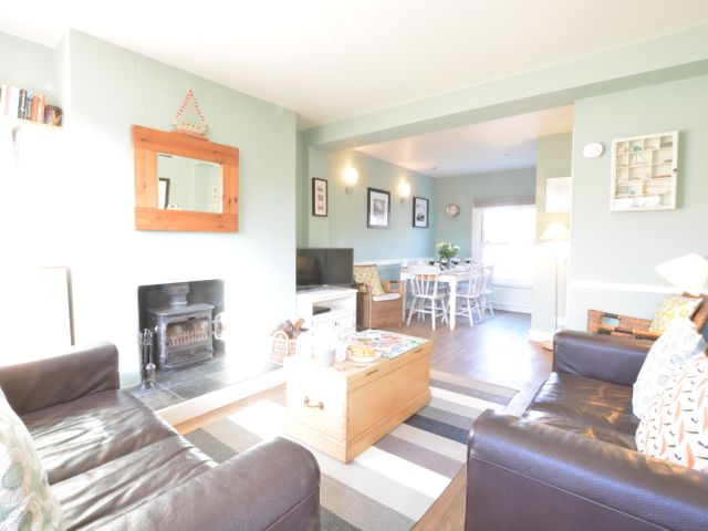 6 Coastguard Cottages, Aldeburgh - 1116819 - photo 2