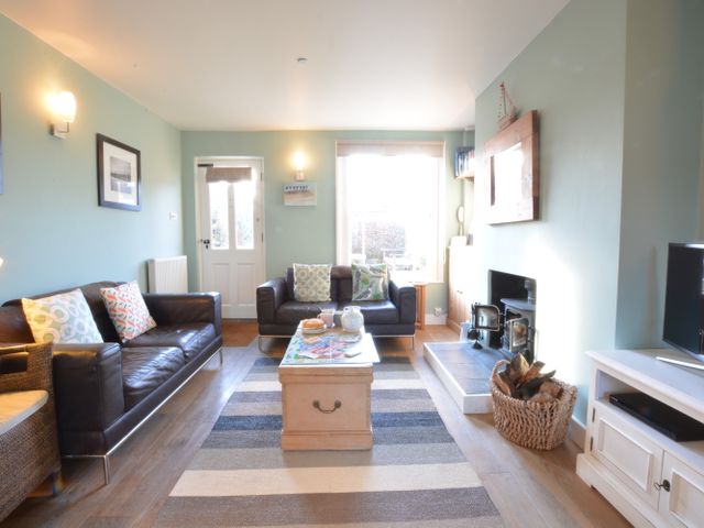 6 Coastguard Cottages, Aldeburgh - 1116819 - photo 3