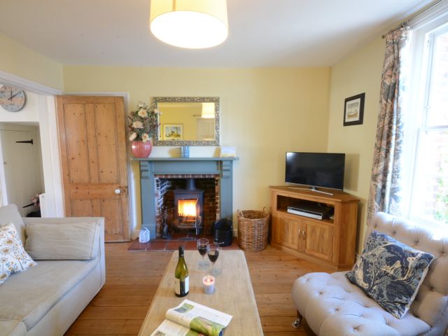 Pebble Beach Cottage, Aldeburgh - 1116828 - photo 3
