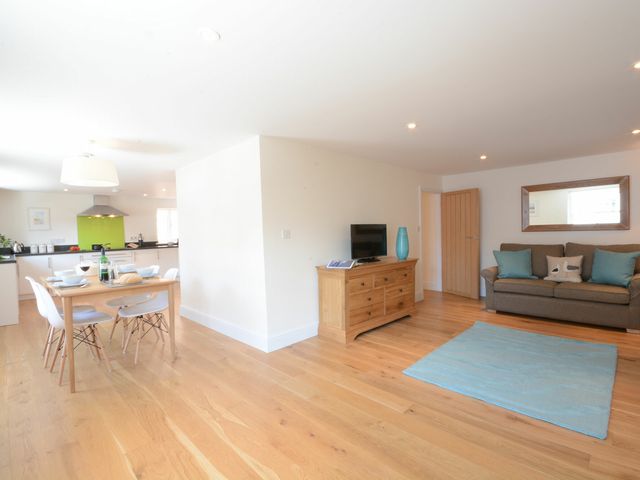 Southwold Arms Apartment - 1116847 - photo 3