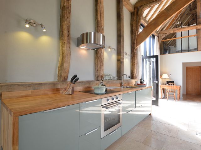 Manor House Barn, Peasenhall - 1116962 - photo 3
