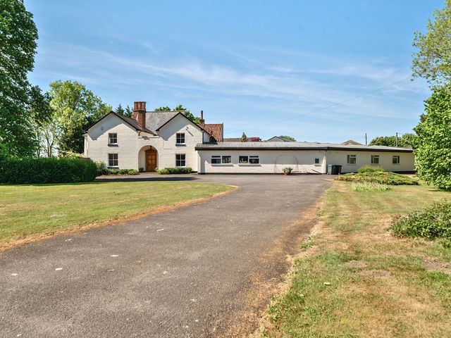 Bedingfield House, nr Debenham - 1117016 - photo 3