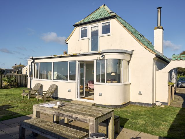 A house with garden furniture at Harbour Lights in Southwold