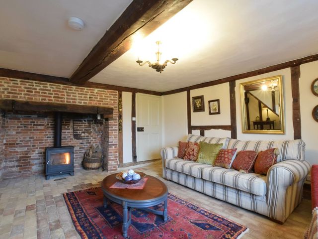 Church Farmhouse, Cookley - 1117090 - photo 5