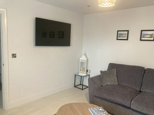 LunaRoxx, 6 Meadow Gardens, Kilgetty - 1119260 - photo 5