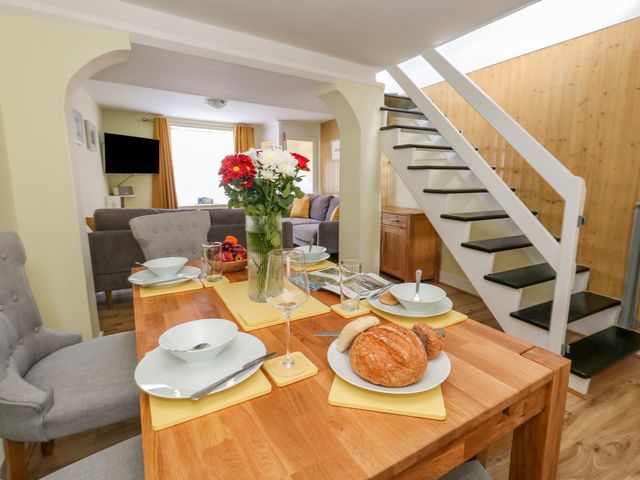 Cove Street Cottage - 1122030 - photo 2