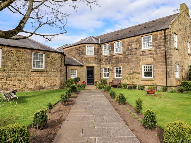 Treetops, Alnwick - 1122055 - photo 1 