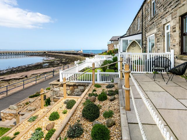 Old Coastguard Cottages - 1122080 - photo 2