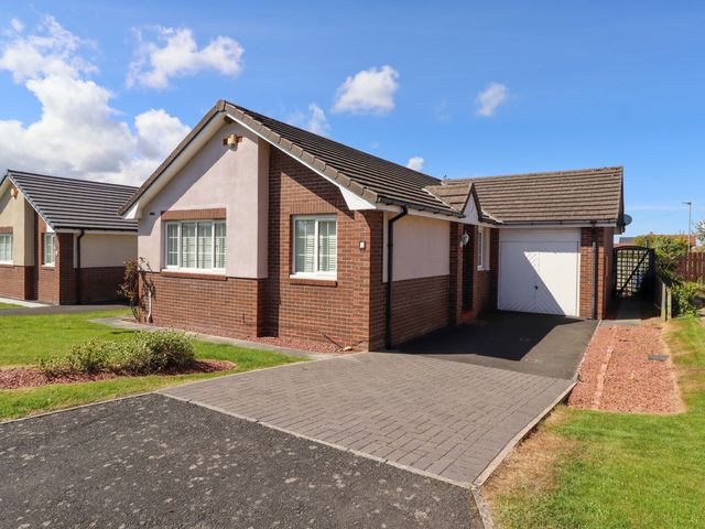 A house with a driveway and garage at 6 Westview Embleton