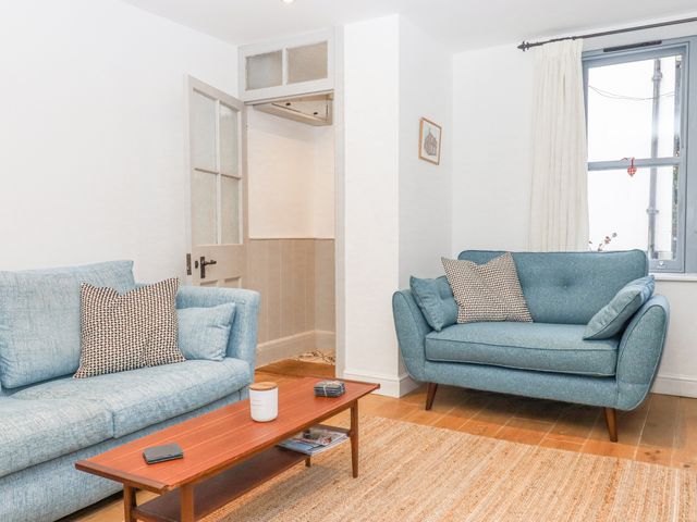 The Cottage on The Square - 1123517 - photo 3