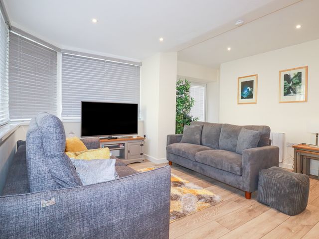 Falcon House - 1124200 - photo 2