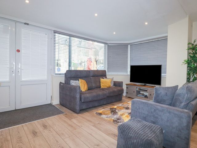Falcon House - 1124200 - photo 3