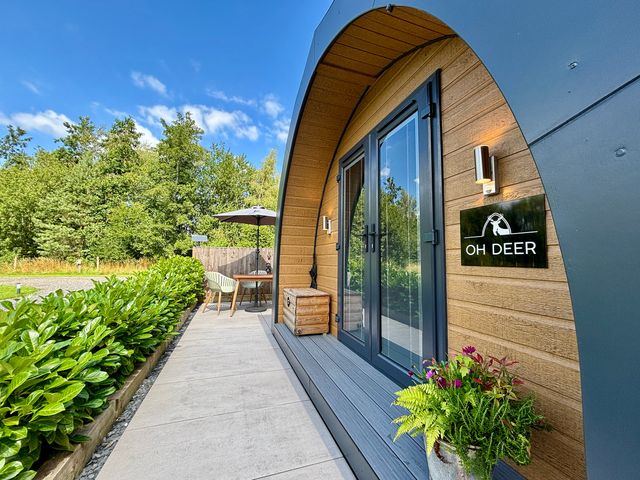 An outdoor area with table and chairs at Oh Deer Ashbourne