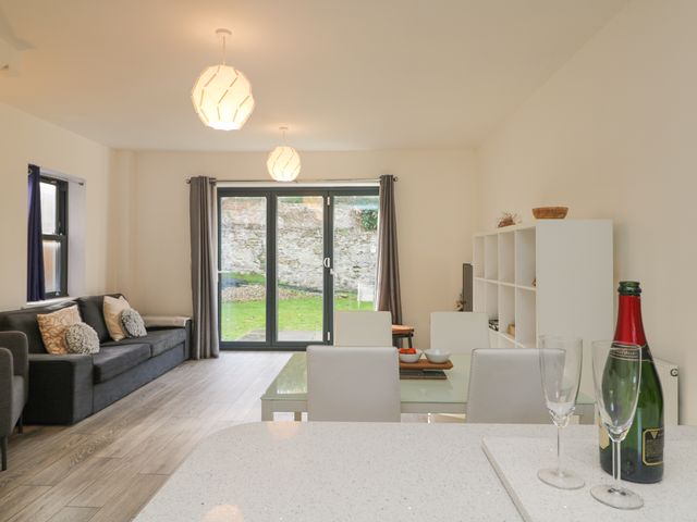 1 Queensway Gardens - 1124704 - photo 5