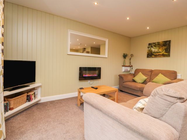Oak Lodge - 1127228 - photo 3