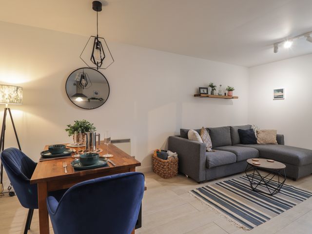 Flat 4, The Byre - 1128071 - photo 4