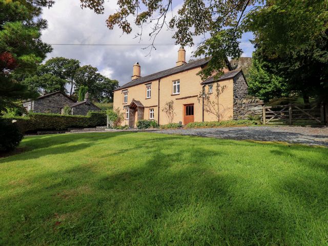 A house with a lawn and trees at Hart Head Farm in Rydal near Ambleside