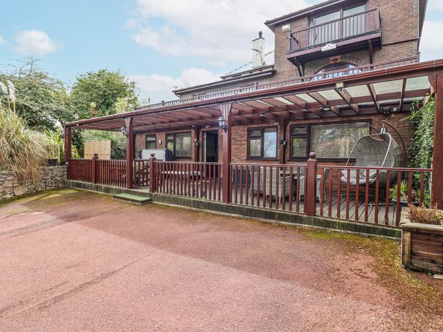 A deck with seating and plants at Acorns Holywell