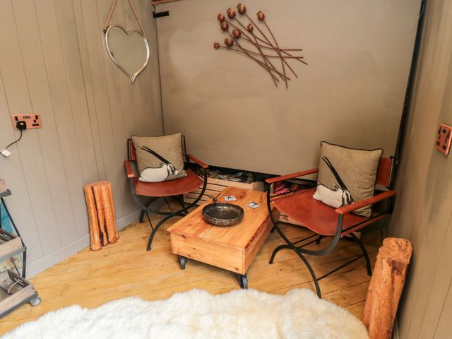 The Hideaway, Shepherd's Hut - 1128614 - photo 5