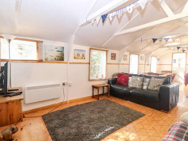 Suzanne's Beach Hut - 1129300 - photo 3