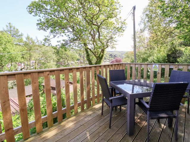 2 Manleigh Park - 1129364 - photo 3