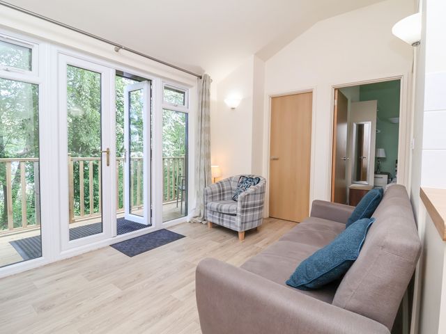 8 Manleigh Park - 1129366 - photo 2