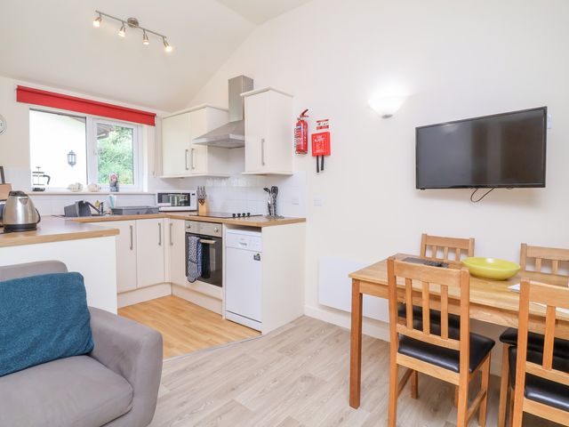 8 Manleigh Park - 1129366 - photo 5