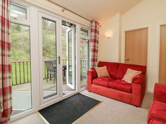 7 Manleigh Park - 1129370 - photo 5