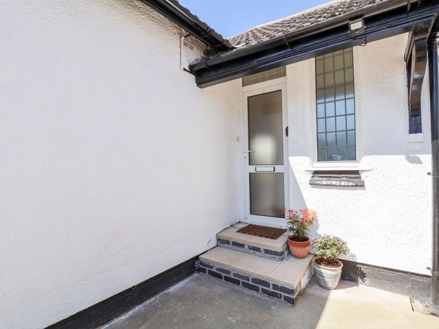 3 Rhyd Drive - 1129848 - photo 2