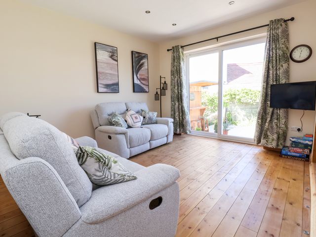 3 Rhyd Drive - 1129848 - photo 4