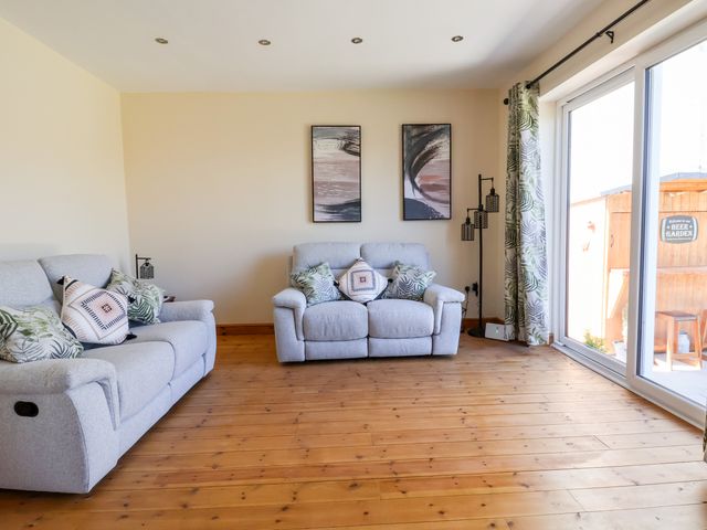 3 Rhyd Drive - 1129848 - photo 5