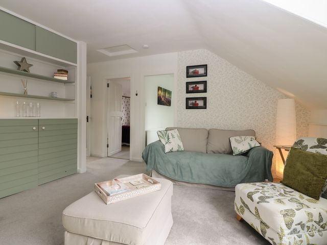 2 Station Road East - 1130231 - photo 2