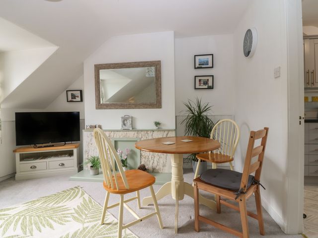 2 Station Road East - 1130231 - photo 4