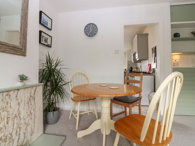 2 Station Road East - 1130231 - photo 5