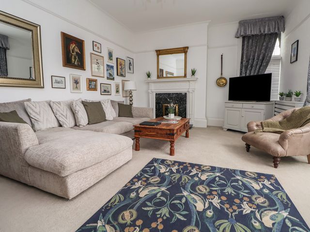 Ismay Billiard Room Apartment - Titanic Interest Beach View - 1131239 - photo 5