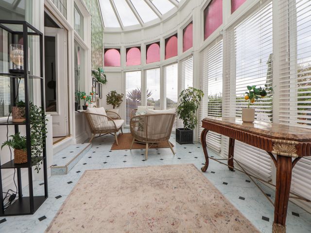 Ismay Billiard Room Apartment - Titanic Interest Beach View - 1131239 - photo 3