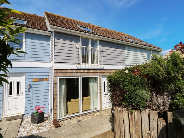An outdoor view of a house with plants and a balcony at Delaware M2 Yarmouth