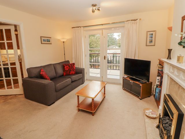 Flat 17 Greta Grove - 1133799 - photo 4