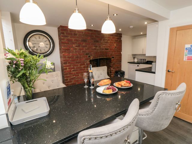 Tower Apartment - 1133840 - photo 4