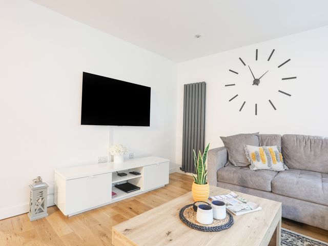 Clydfan, No 1 Trearddur Road - 1134101 - photo 4