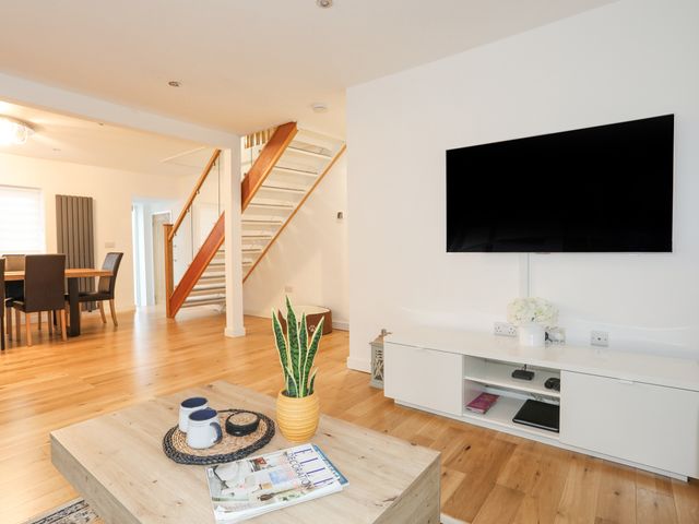 Clydfan, No 1 Trearddur Road - 1134101 - photo 5