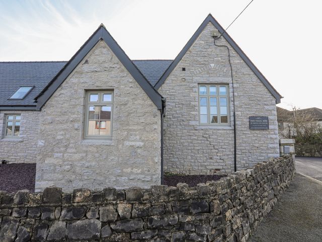 Ysgol Fawr (Big School) - 1134531 - photo 2