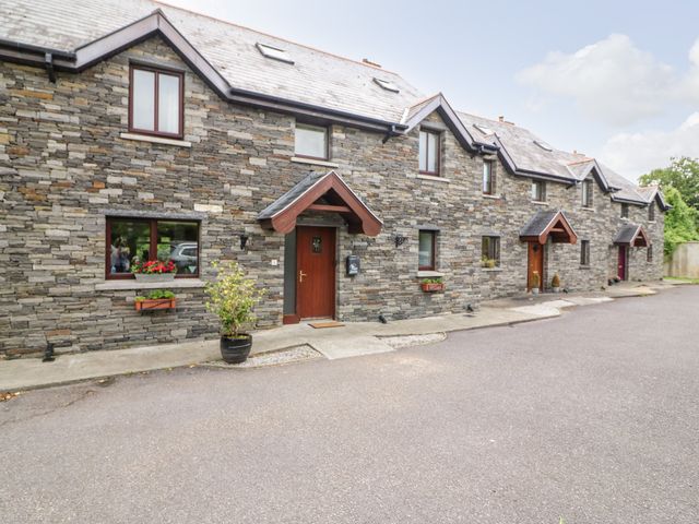 1 The Courtyard - 1134747 - photo 2