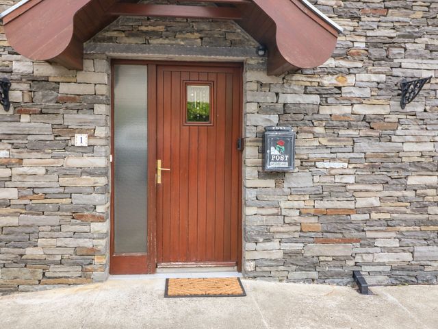 1 The Courtyard - 1134747 - photo 3