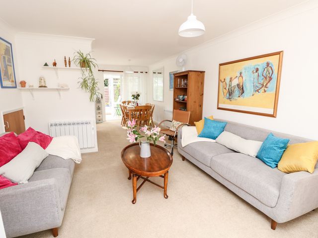 1 Westwood Close - 1135018 - photo 3