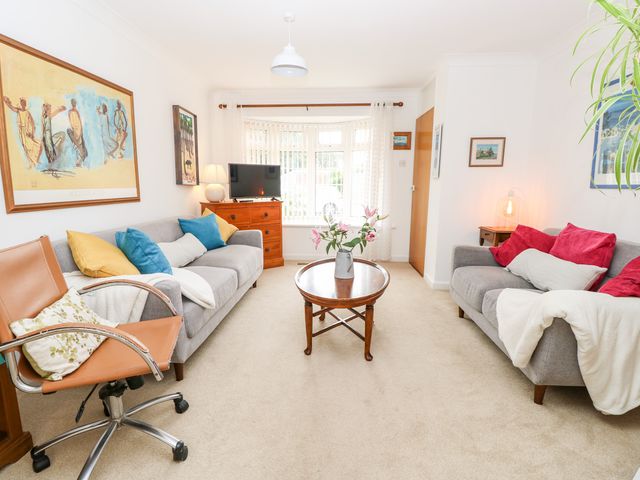 1 Westwood Close - 1135018 - photo 5