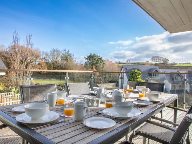 Vantage Point, Hillfield Village - 1135183 - photo 2