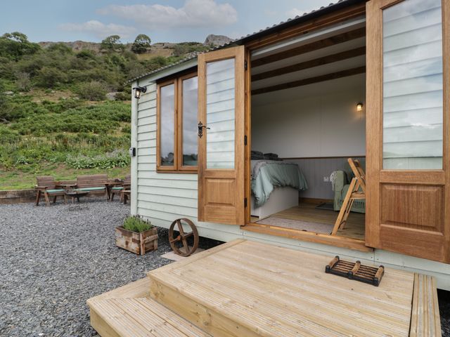 Tan Y Castell Shepherds Hut - 1135593 - photo 2