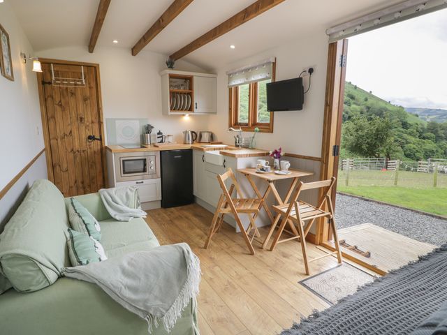 Tan Y Castell Shepherds Hut - 1135593 - photo 3